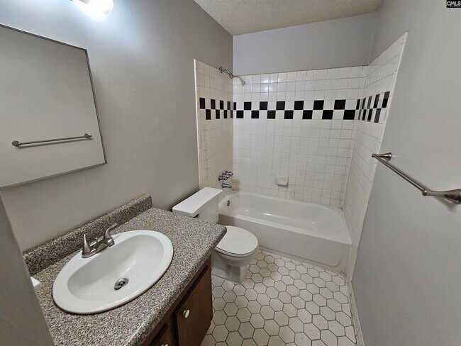 Building Photo - 3904 Persimmon St
