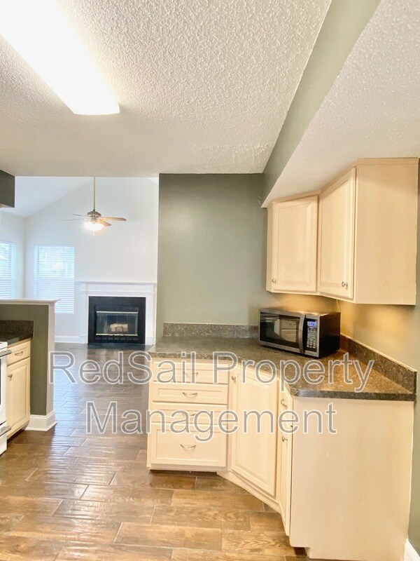 Building Photo - 710 Prince Ct