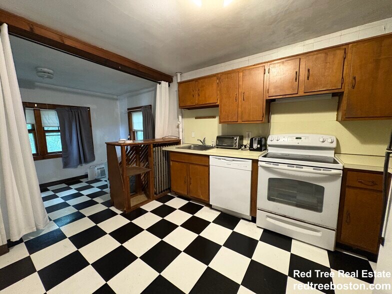 Building Photo - 28 Woodward St