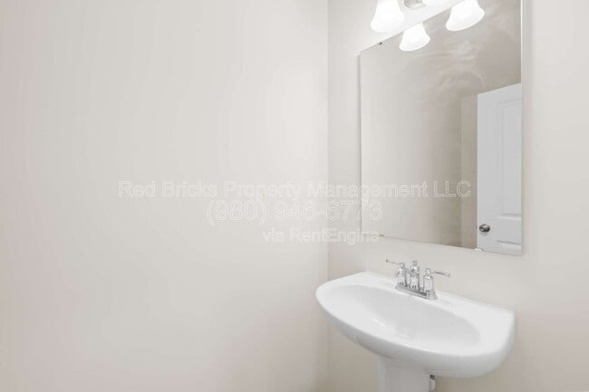 Building Photo - 7145 Bentz St