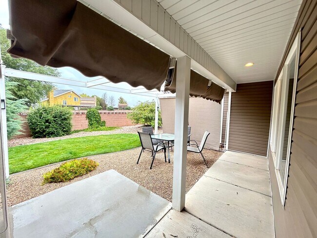 Building Photo - Lovely Single Family House Available!!!!