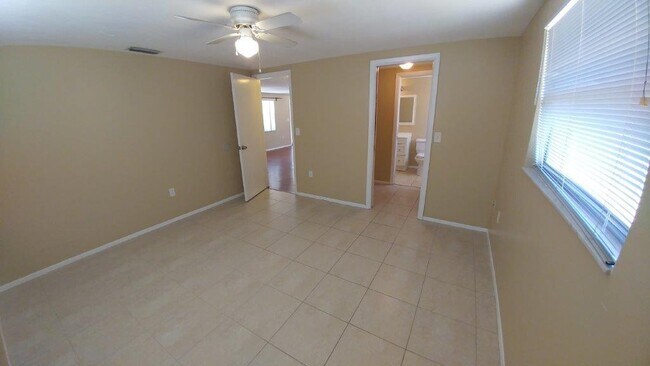 Building Photo - Large 2/2/1 1060 sq ft home with INDOOR LAUNDRY, a full garage, updated kitchen and a fenced in y...