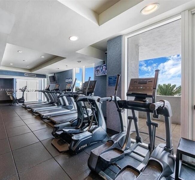 Building Photo - 7910 Harbor Island Dr