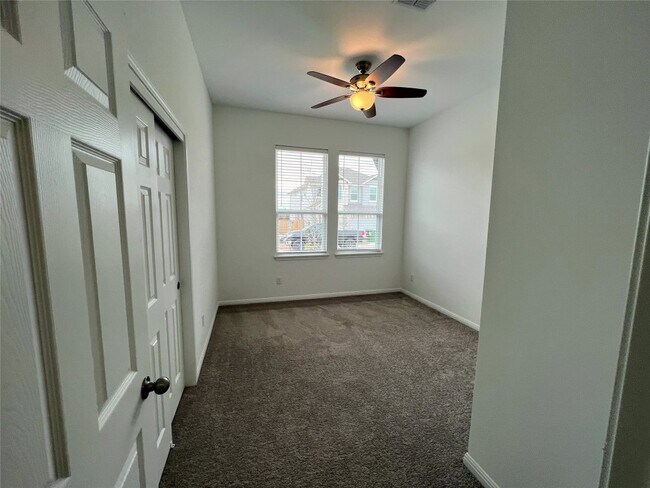 Building Photo - 3201 College Park Dr