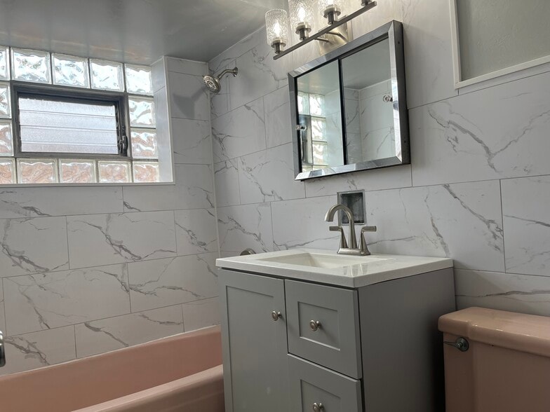 Building Photo - 3601 W 79th St