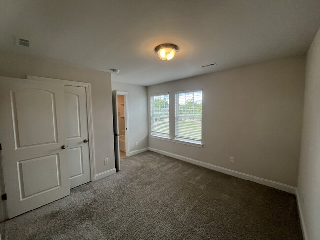 Building Photo - West End Station Townhome!