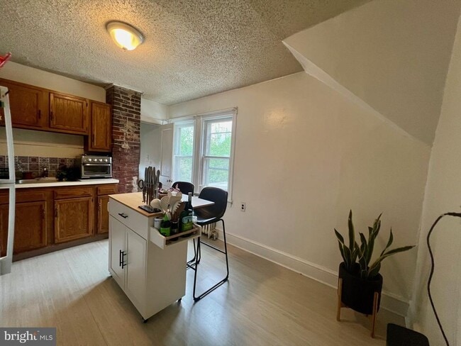 Building Photo - 1507 W 14th St