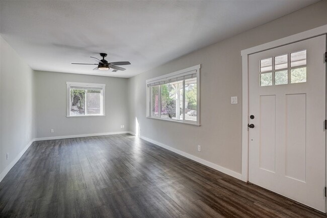 Building Photo - 237 S Hardin St