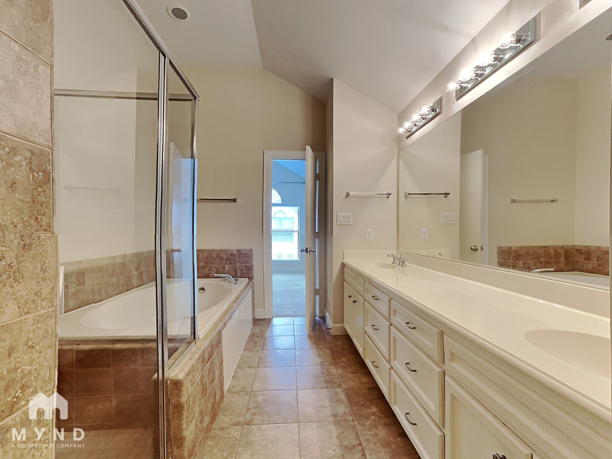 Building Photo - 648 Westcross St