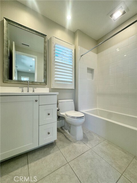 Building Photo - 110 Statura