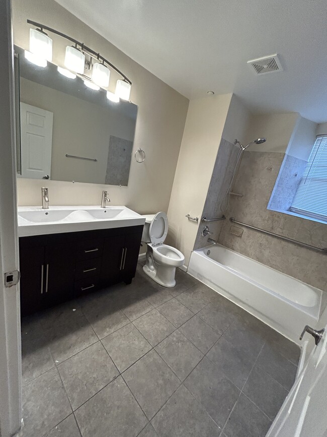 Bathroom - 1275 Meigs Pl NE