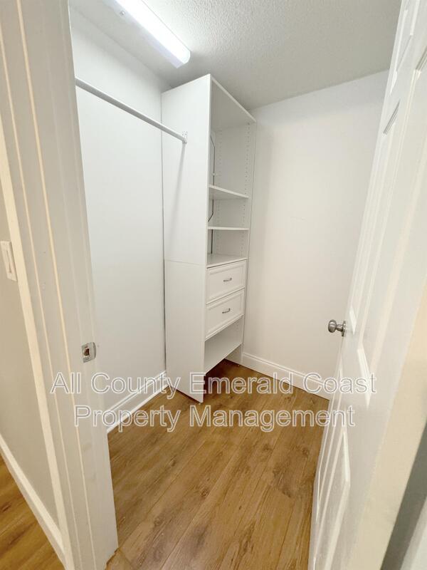 Building Photo - 847 Kell Aire Dr