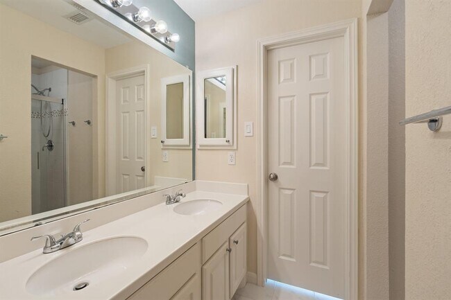Building Photo - 5011 Tapestry Ln
