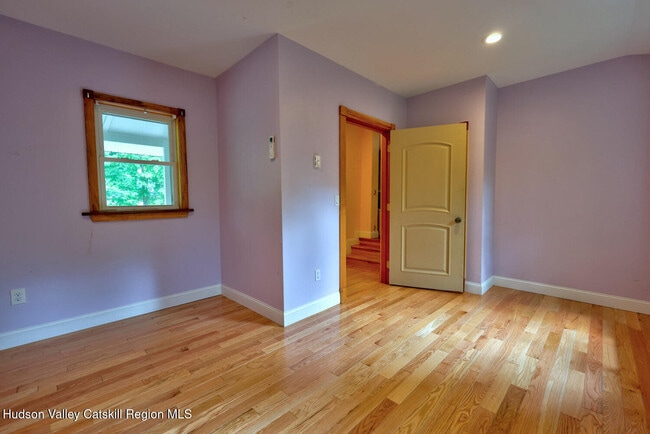 Building Photo - 153 Bross St