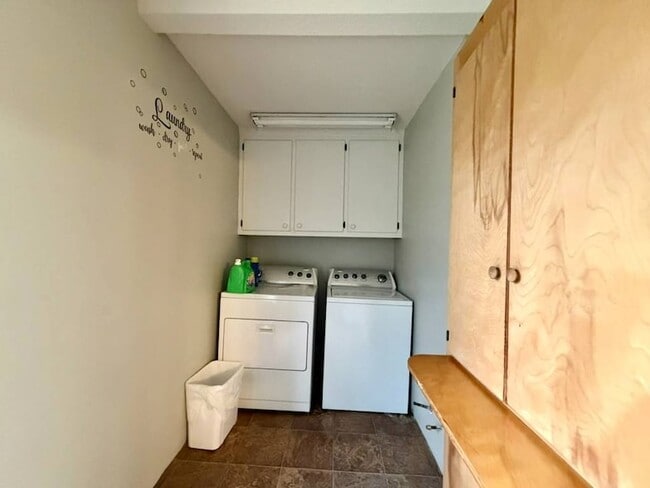 Building Photo - 102 Mulberry St