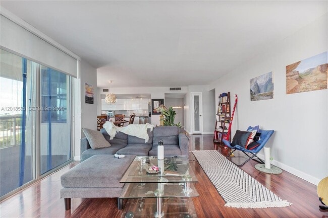 Building Photo - 18011 Biscayne Blvd