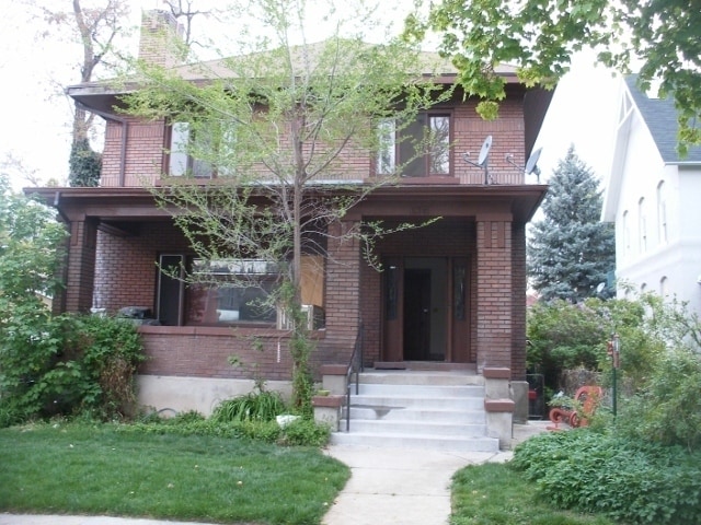 Building Photo - Fully updated 2 bedroom Apartment in the A...