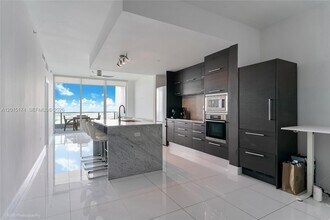 Building Photo - 900 Biscayne Blvd