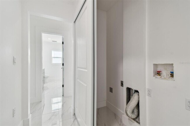 Building Photo - 8708 Thornwood Ln