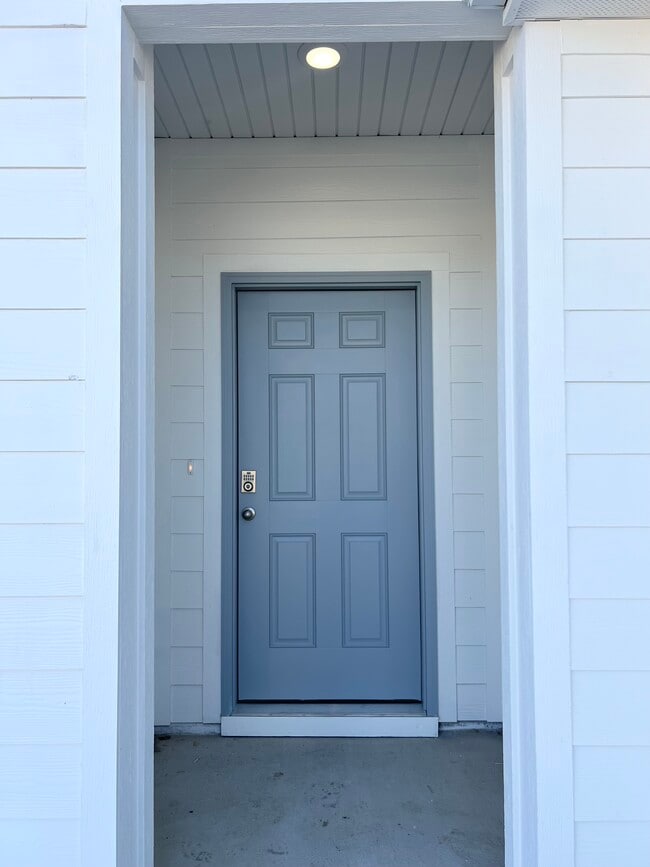 Building Photo - 561 Shepherd St