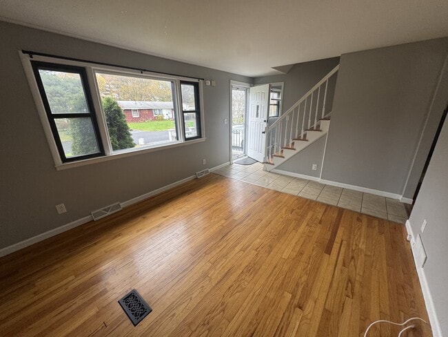 Building Photo - 616 Boston Rd