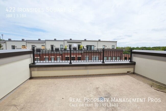 Building Photo - 422 Ironsides Square SE