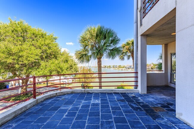 Building Photo - 1302 Marina Bay Dr