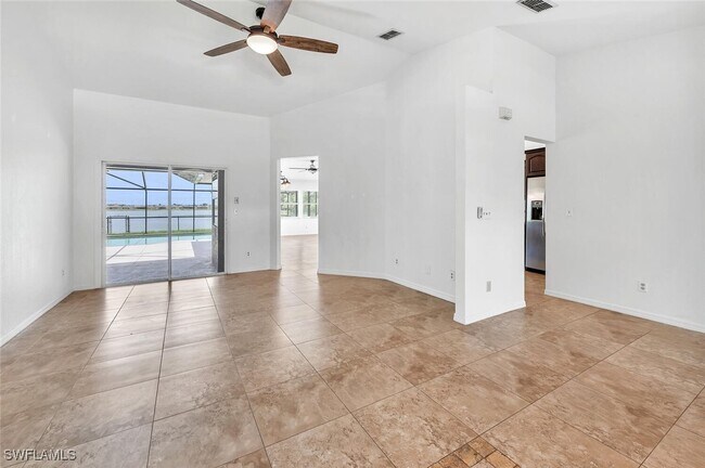 Building Photo - 1094 Grove Dr
