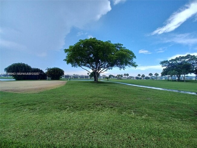 Building Photo - 559 Normandy L