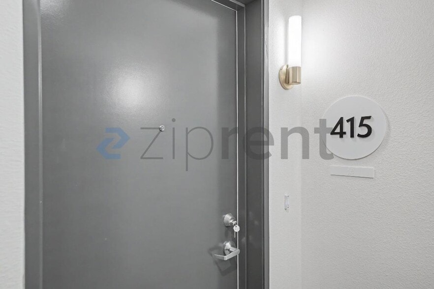 Building Photo - Unit 415