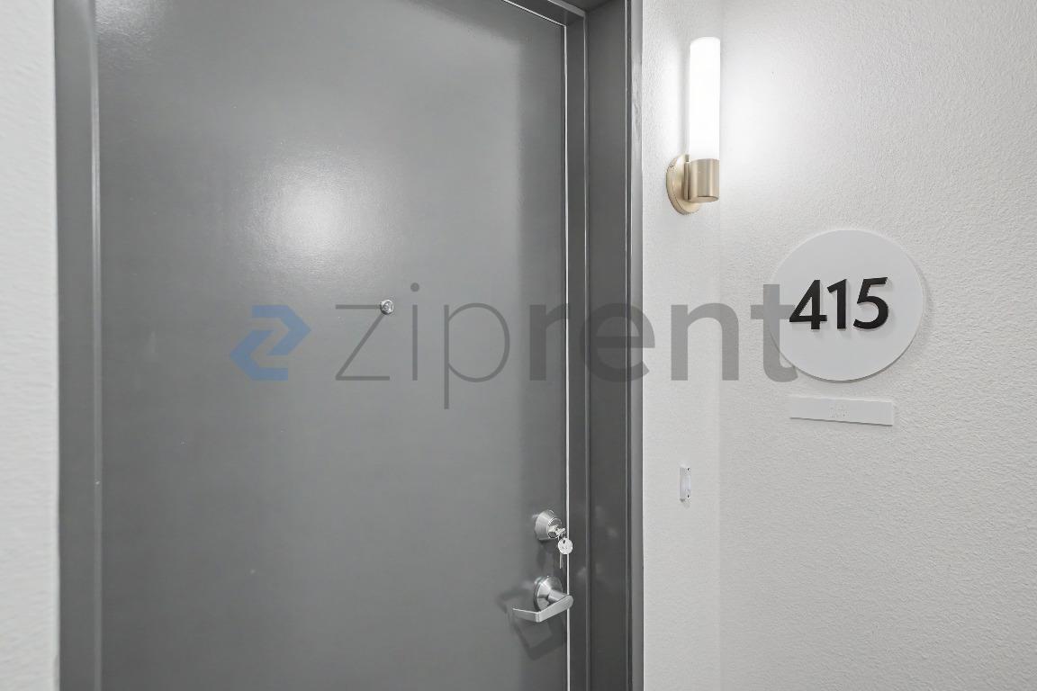 Building Photo - Unit 415