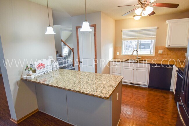 Building Photo - 3 Bedroom 2.5 Bath home