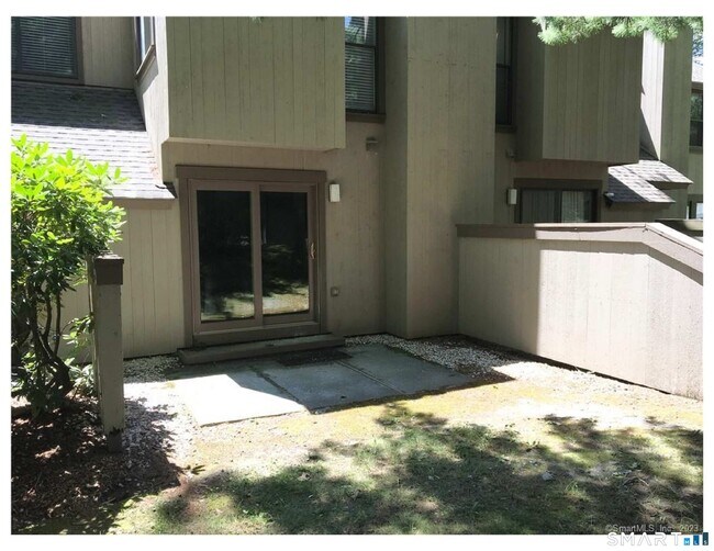 Building Photo - 3 Woods Hollow Ct