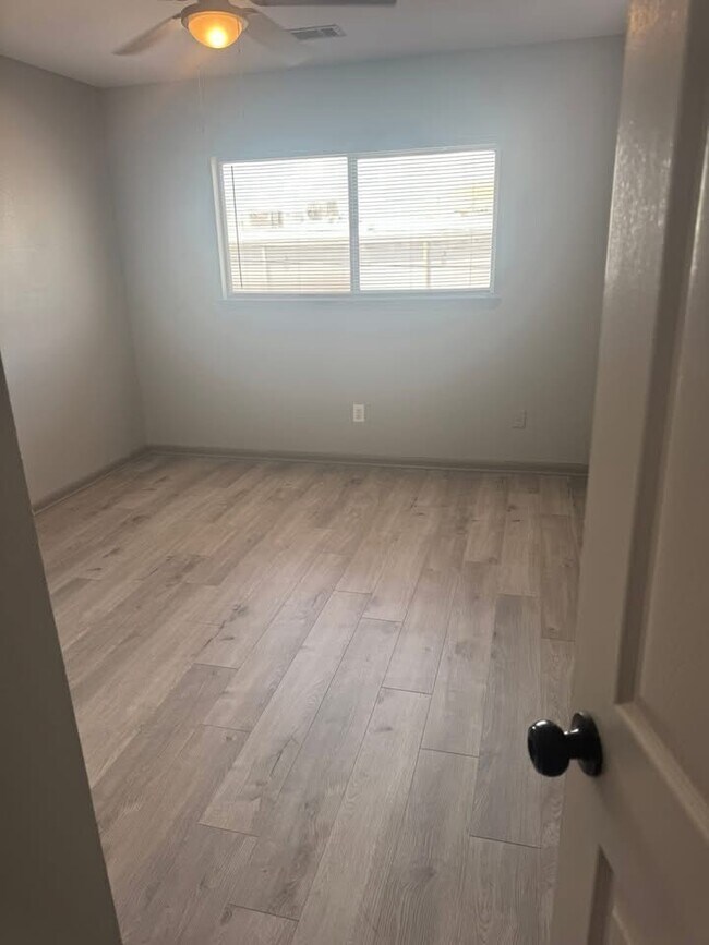 Building Photo - 6439 Waldron Dr