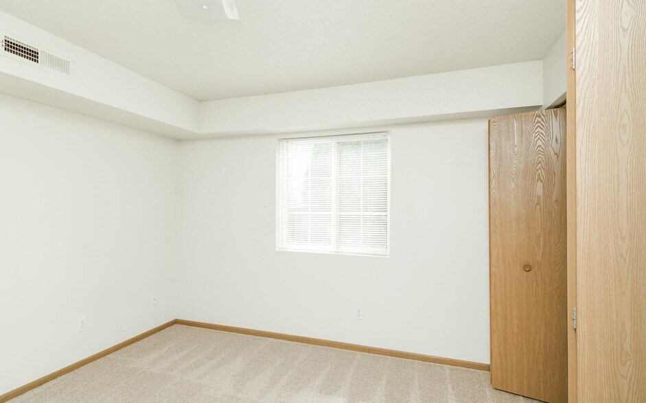 Building Photo - 2518 Rushmore Dr