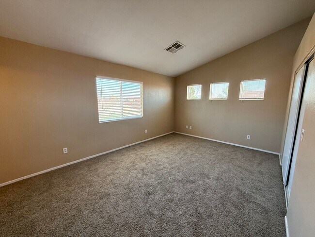 Building Photo - 8816 W Pine Pitch Dr