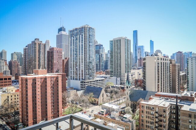 Building Photo - 1212N N La Salle Dr