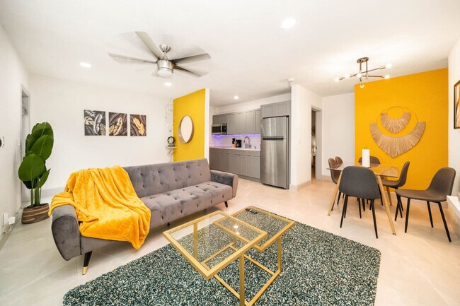 Building Photo - 1416 NE 9th St