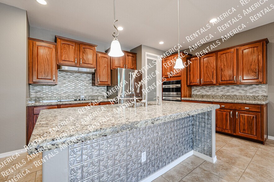 Building Photo - 20658 E Raven Dr