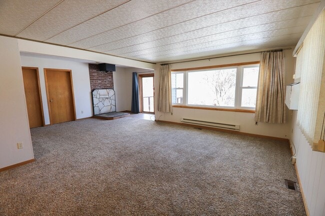 Building Photo - Country property