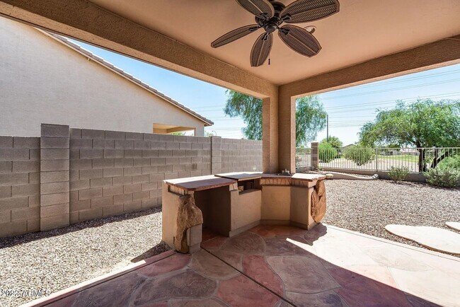 Building Photo - Golf Course Views! Quiet Cul-de-Sac! Updat...