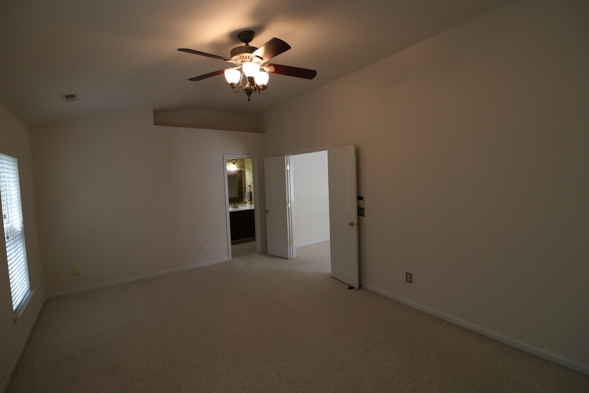 Building Photo - 10979 Princeton Village Dr