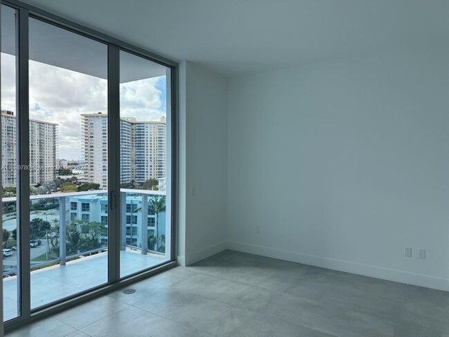 Building Photo - 17550 Collins Ave