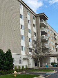 Building Photo - 2020 St Regis Dr