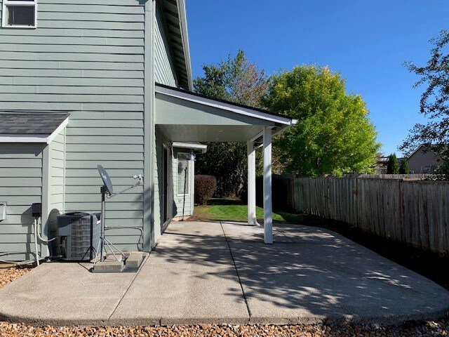 Building Photo - 7403 Shadowwood Ct NE