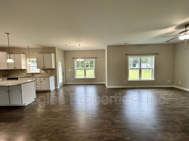 Building Photo - 451 Fallingbrook Dr