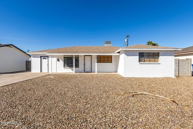 Building Photo - 1308 W 6th St