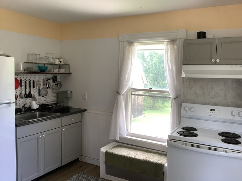 Kitchen - 18 Hospital Hill Rd