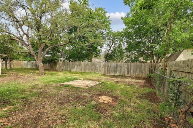 Building Photo - 707 Newcastle Ln