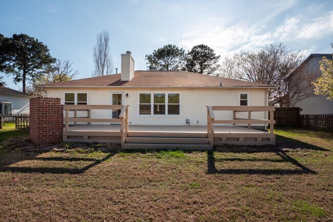 Building Photo - Beautiful Ranch in Pine Meadows | Water View